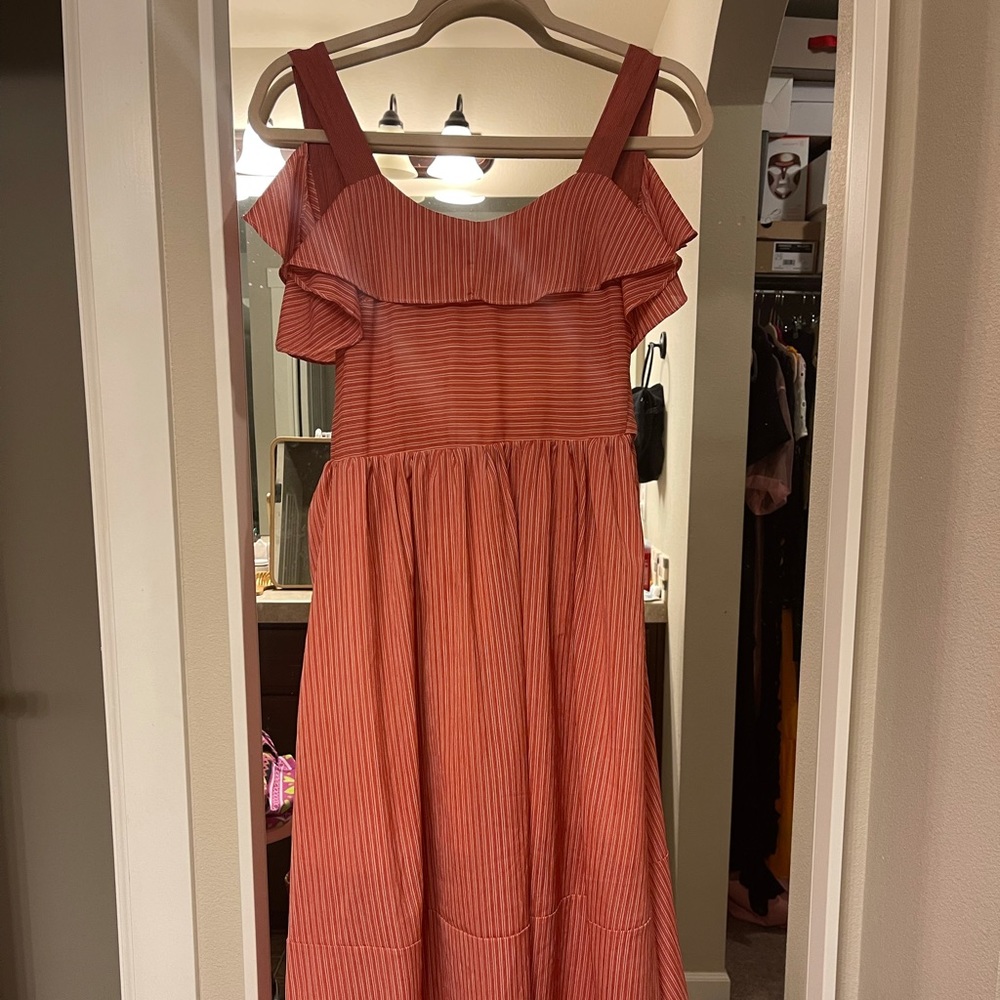 backless dress with straps